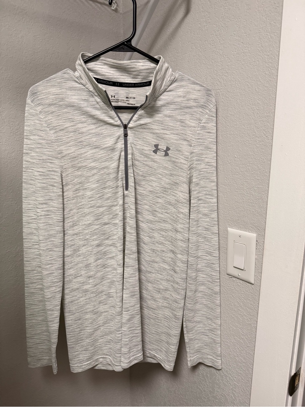 Men’s Under Armour Fitted Light Gray Heather Quarter-Zip Pullover- Small